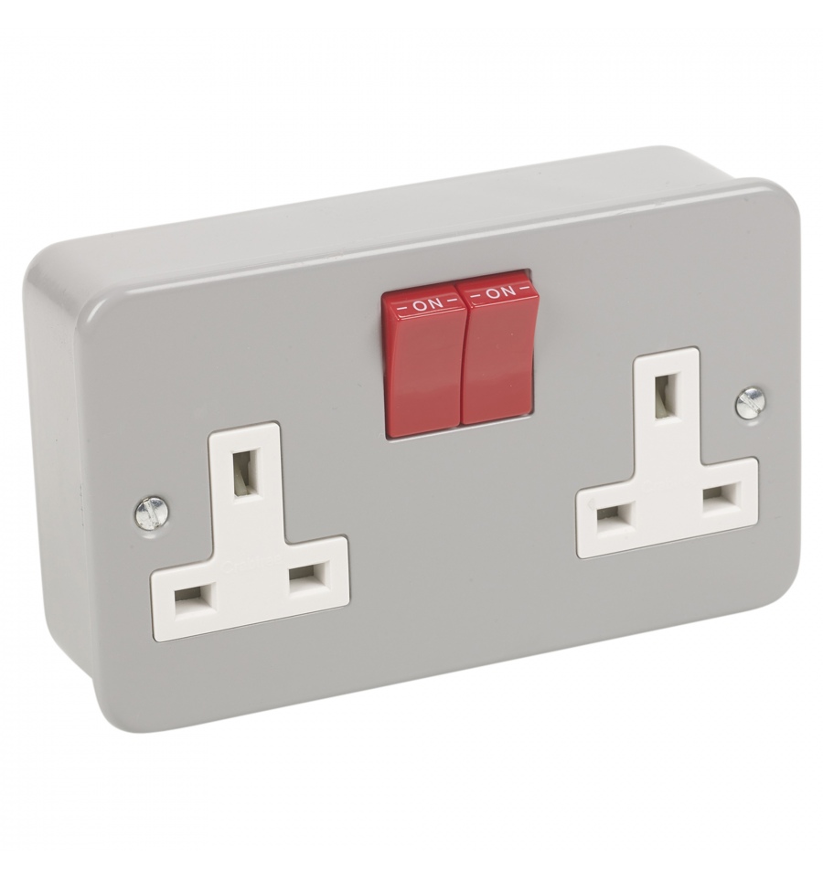 Switched Socket Outlet With Metal Clad Socket - Easygift Products